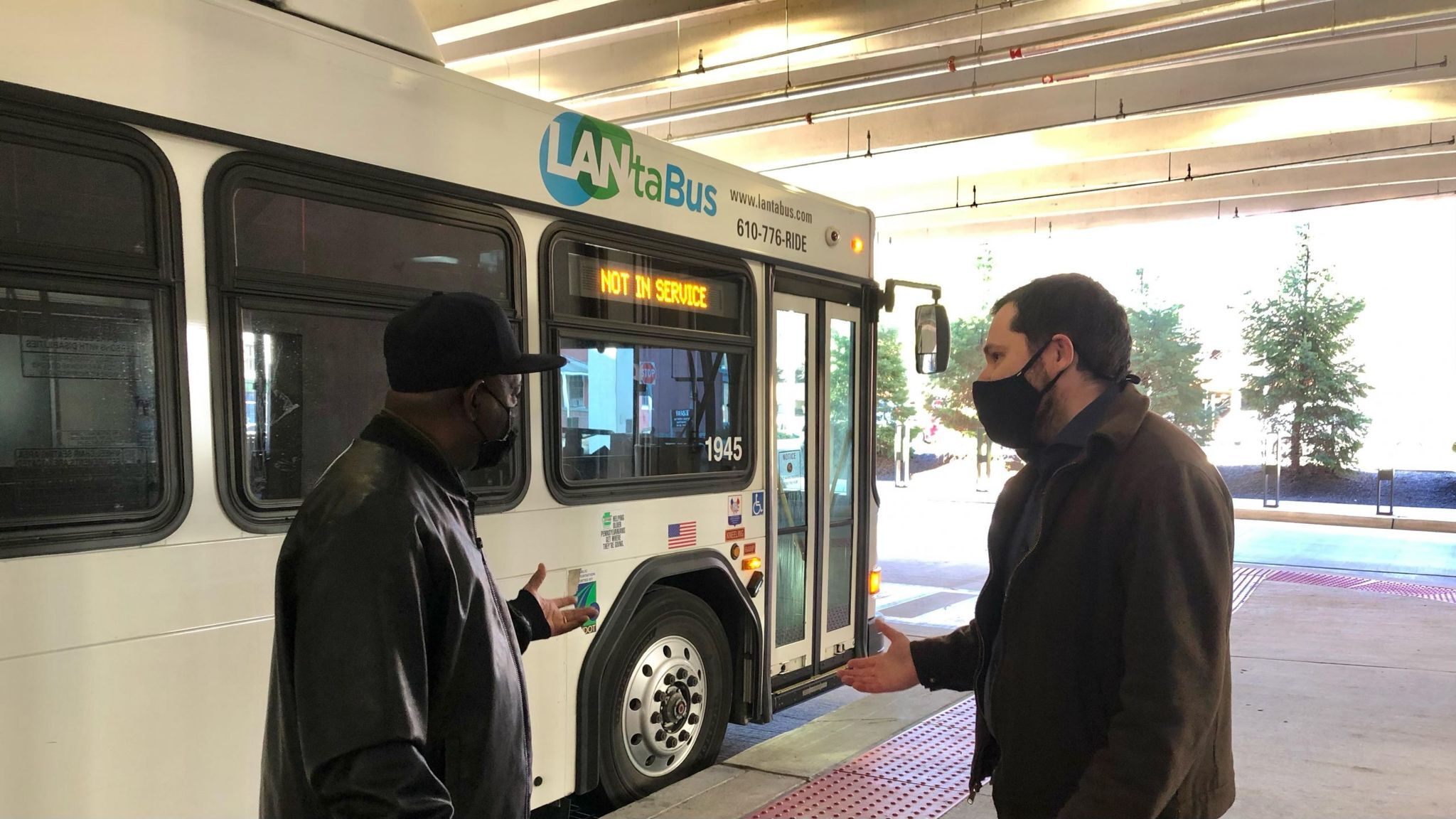 Stewart Mader, Vaxtransit advocate talking to bus rider