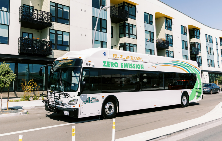 Completely electric bus