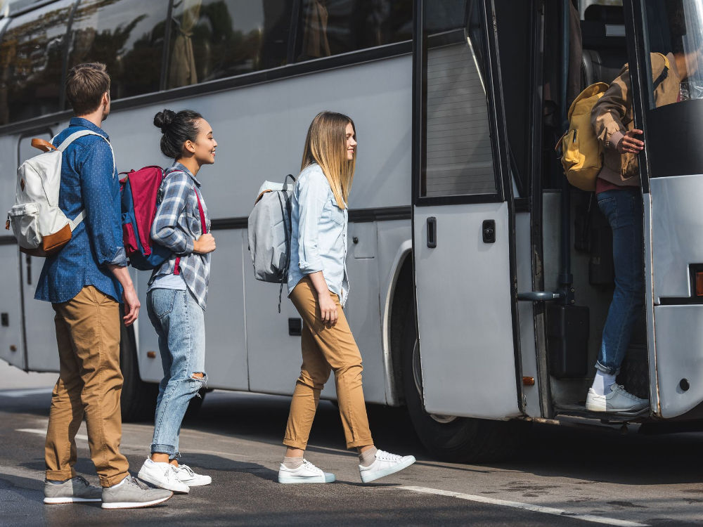 students getting on bus